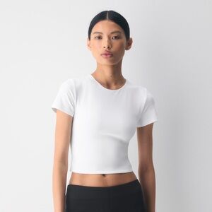 Aritizia / Babaton Countour Top Cropped in White